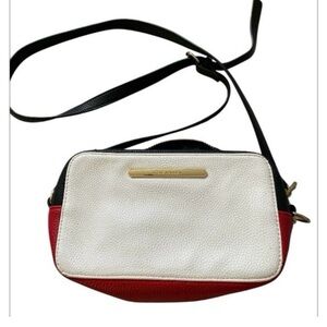 Steve Madden Stylish Red and White Crossbody Bag 10”x6”